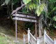 saok waterfalls - steps to the entrance