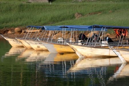 picture of boats anchored at tasik kenyir, malaysia