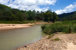 picture of a shallow river